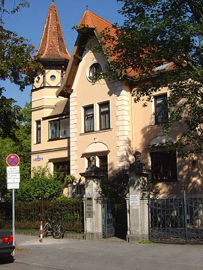 Kreative Oberflächengestaltung und Referenzarbeiten – Bild 13